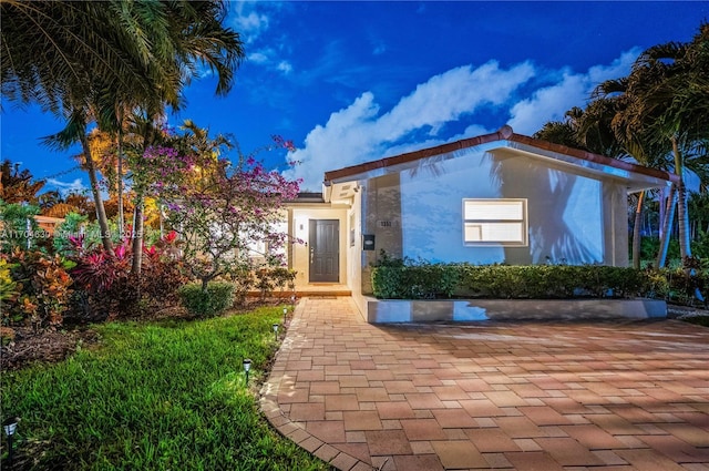 view of front of house featuring a patio