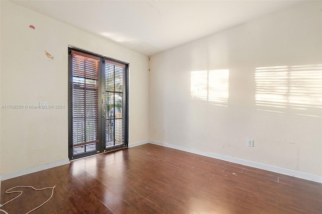 spare room featuring dark wood-type flooring