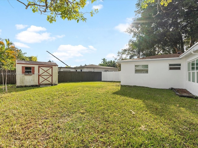 view of yard featuring a storage unit