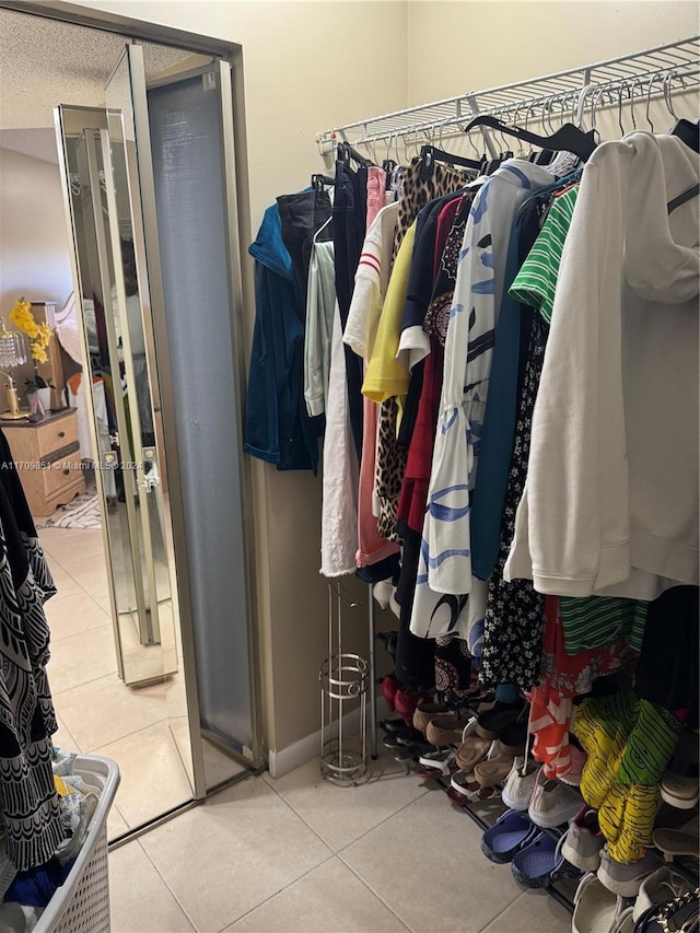 spacious closet featuring light tile patterned floors