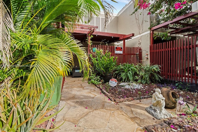 view of yard featuring fence, a pergola, and a patio