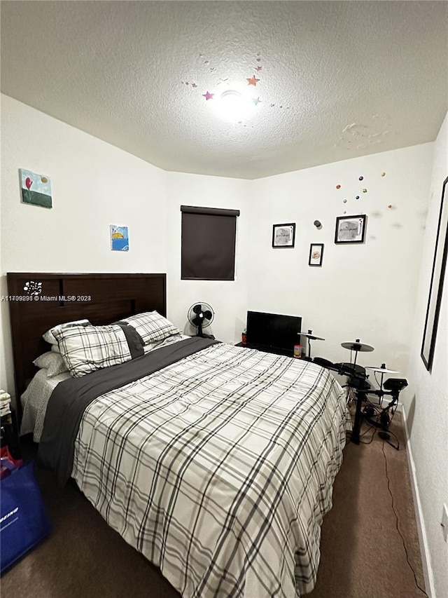 bedroom with carpet and a textured ceiling