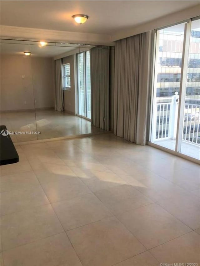 spare room featuring light tile patterned flooring