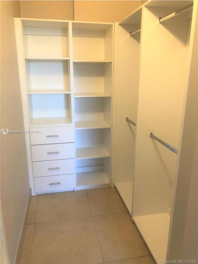 walk in closet featuring tile patterned floors