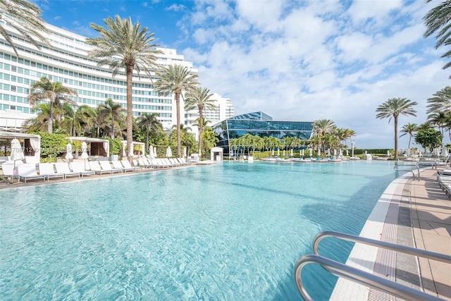 view of swimming pool