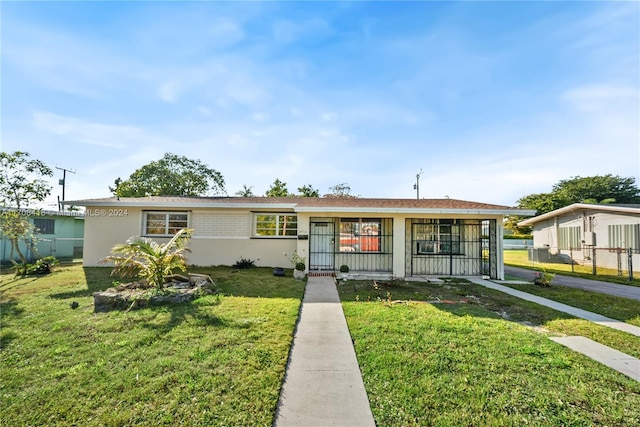 view of front of house with a front yard