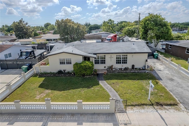 view of front of property with a front yard