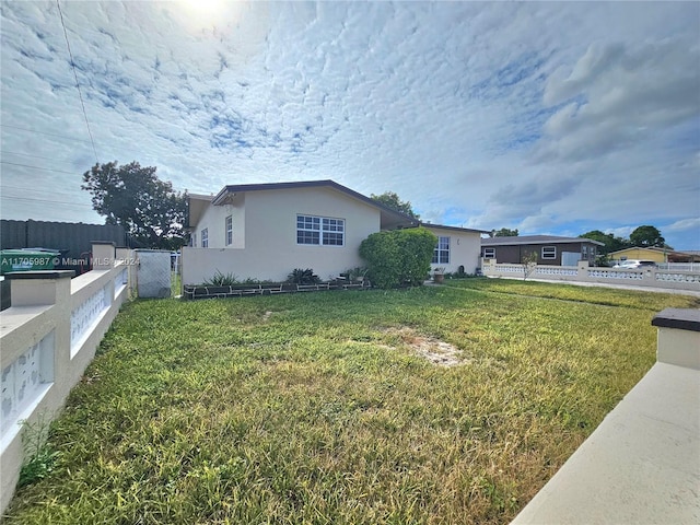 view of side of property featuring a yard