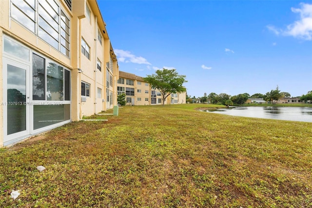 view of yard featuring a water view