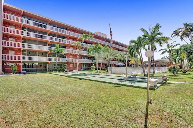 view of home's community featuring a lawn