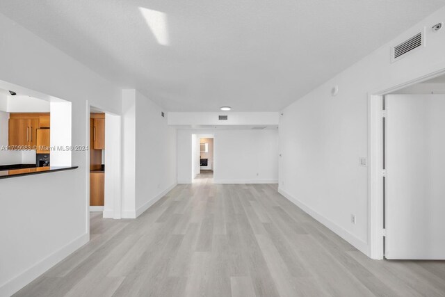 335 S Biscayne Blvd Unit 4109, Miami, FL 33131 - unfurnished living room featuring baseboards, visible vents, and light wood-type flooring