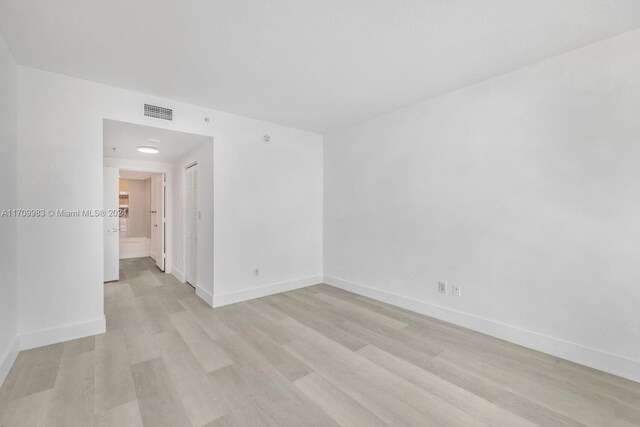 335 S Biscayne Blvd Unit 4109, Miami, FL 33131 - spare room with baseboards, light wood-style floors, and visible vents