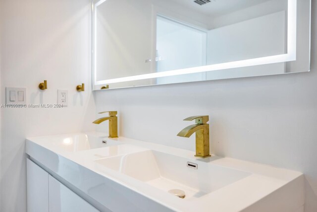 335 S Biscayne Blvd Unit 4109, Miami, FL 33131 - bathroom featuring visible vents and vanity