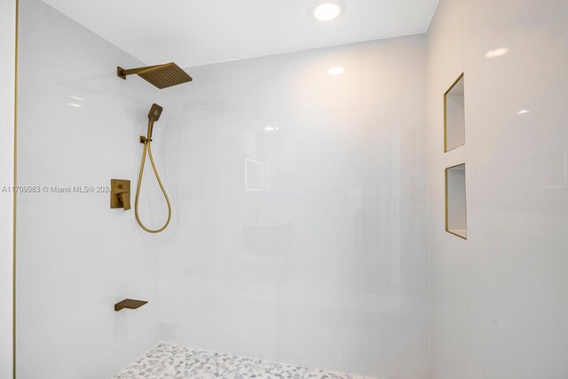 335 S Biscayne Blvd Unit 4109, Miami, FL 33131 - bathroom with tiled shower