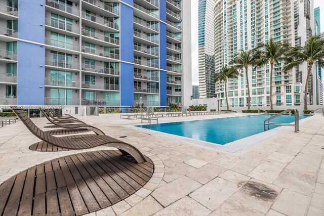 335 S Biscayne Blvd Unit 4109, Miami, FL 33131 - community pool with a patio