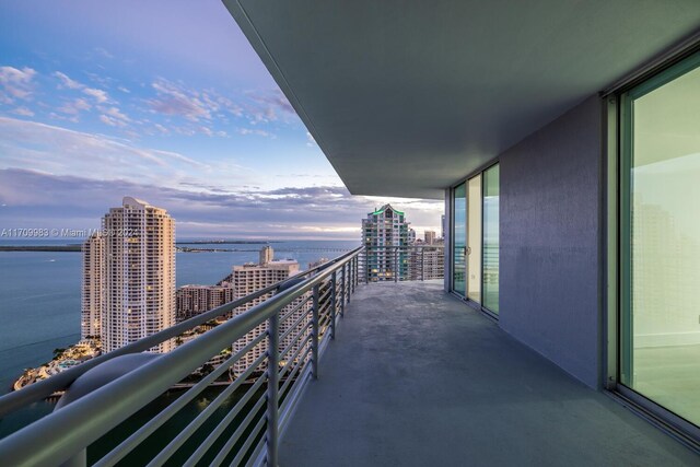 335 S Biscayne Blvd Unit 4109, Miami, FL 33131 - balcony at dusk featuring a water view and a city view