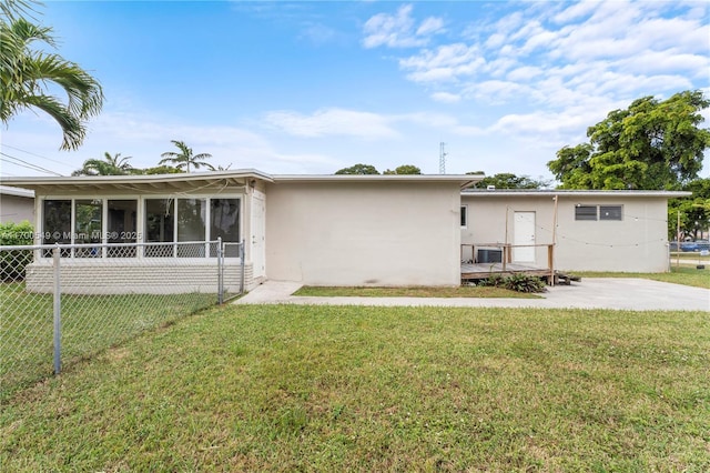 201 Entrada Dr, Hollywood, FL 33021 - view of front of home featuring fence, a front lawn, a sunroom, and stucco siding