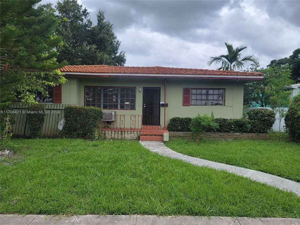 ranch-style house with a front yard