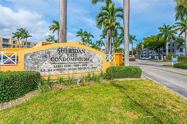 view of community / neighborhood sign