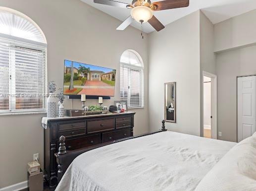 bedroom with ceiling fan