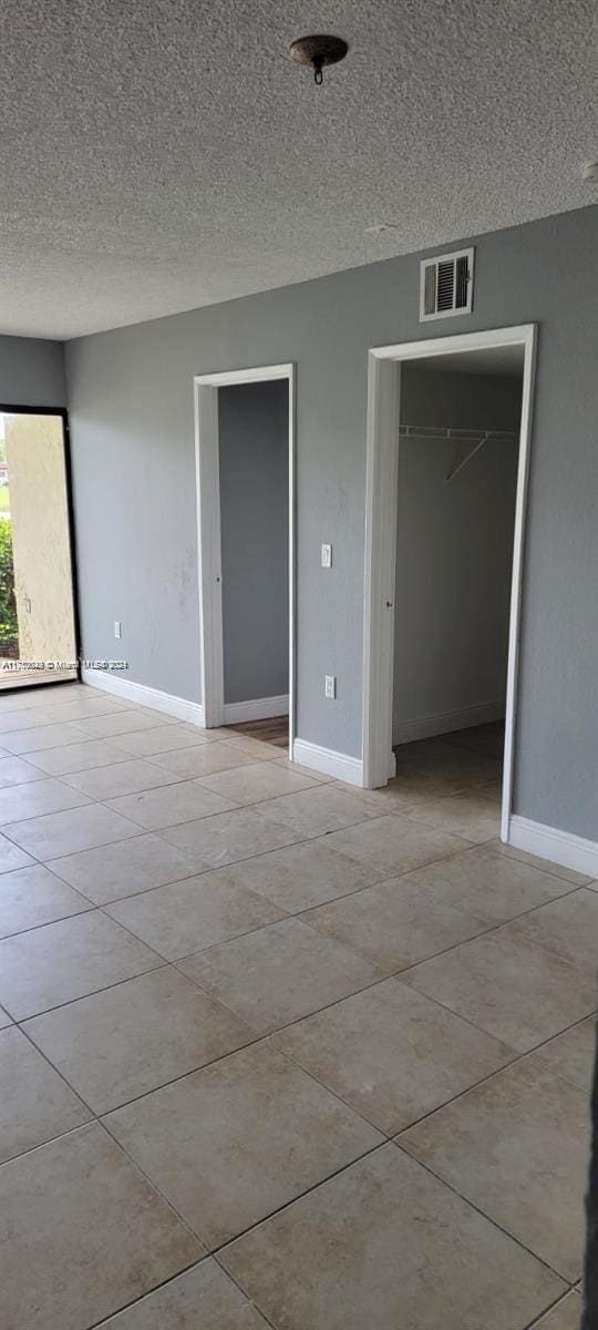 spare room with a textured ceiling