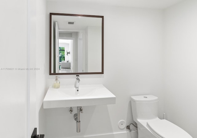 bathroom featuring sink and toilet