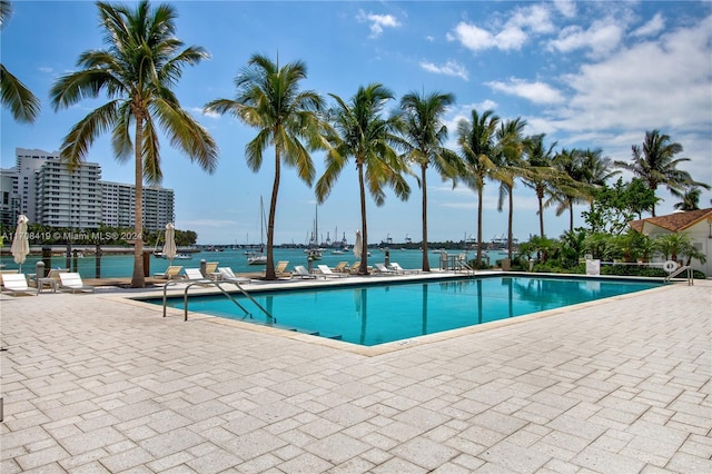 view of pool featuring a water view