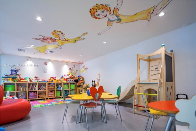 recreation room featuring concrete floors