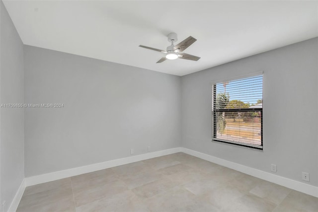 empty room featuring ceiling fan