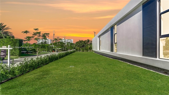 view of yard at dusk