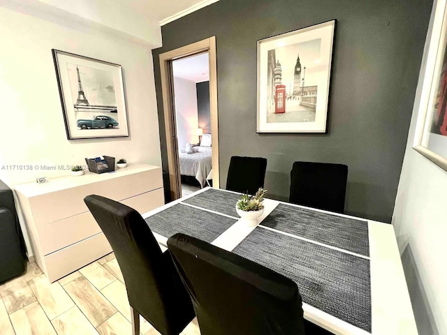 dining room featuring light hardwood / wood-style floors and ornamental molding