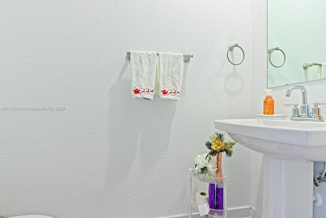 bathroom with sink