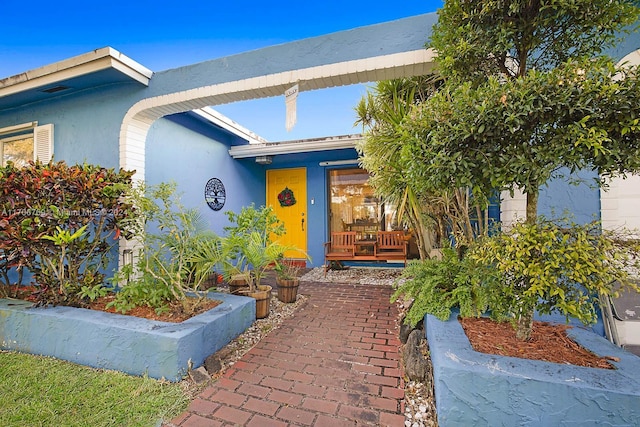 doorway to property featuring a porch