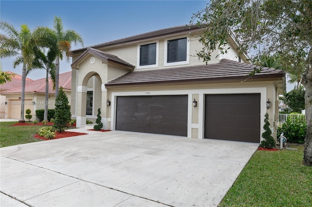 view of front of home featuring a front lawn