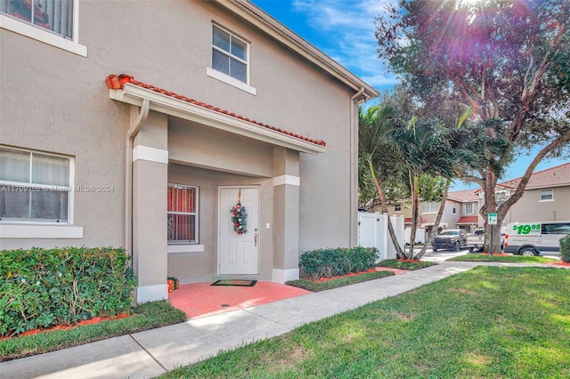 property entrance featuring a yard