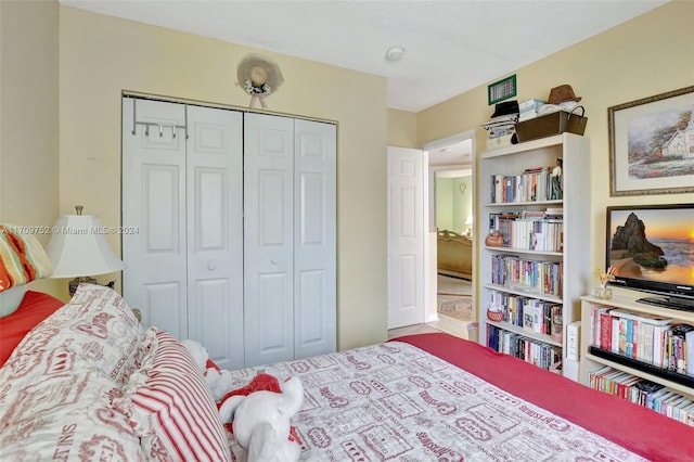 bedroom with a textured ceiling and a closet