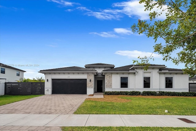 view of front of home featuring a garage and a front yard