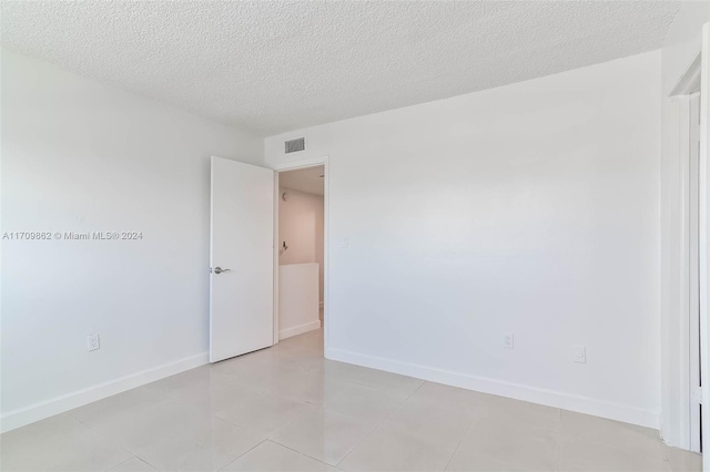 empty room featuring a textured ceiling