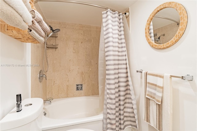 bathroom featuring shower / bath combo with shower curtain