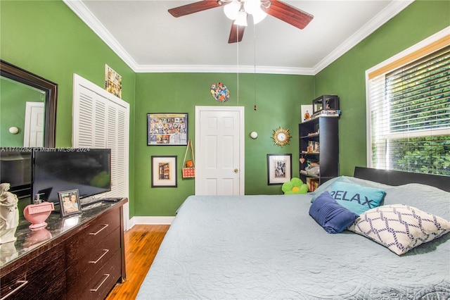 bedroom featuring ceiling fan, wood-type flooring, and crown molding