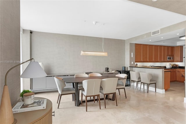 dining area with visible vents and recessed lighting