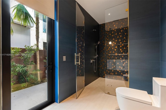 full bathroom featuring toilet and tiled shower