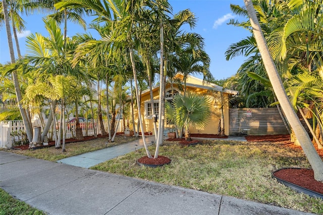 view of front of home with a front yard