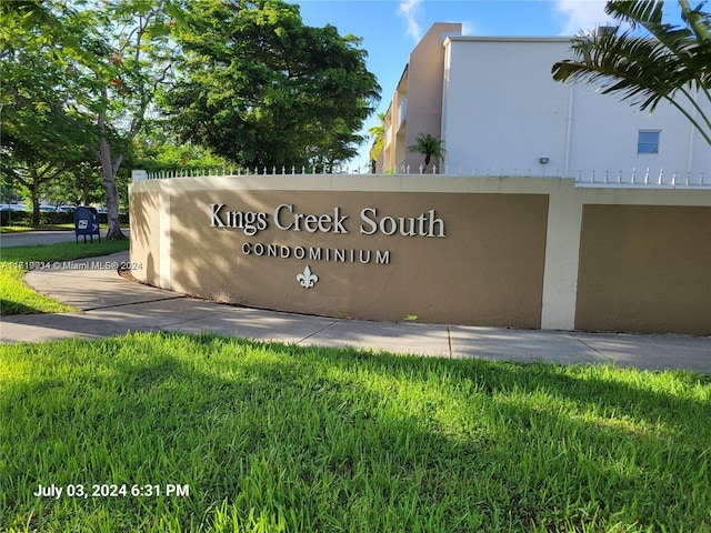 view of community / neighborhood sign