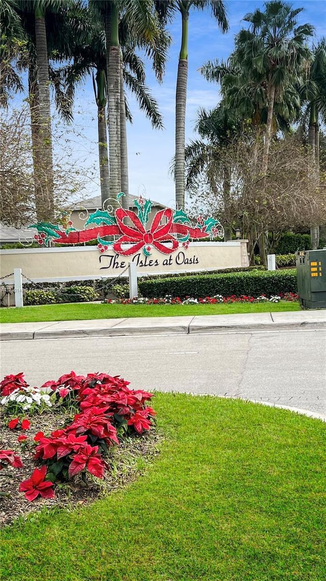 community / neighborhood sign with a yard