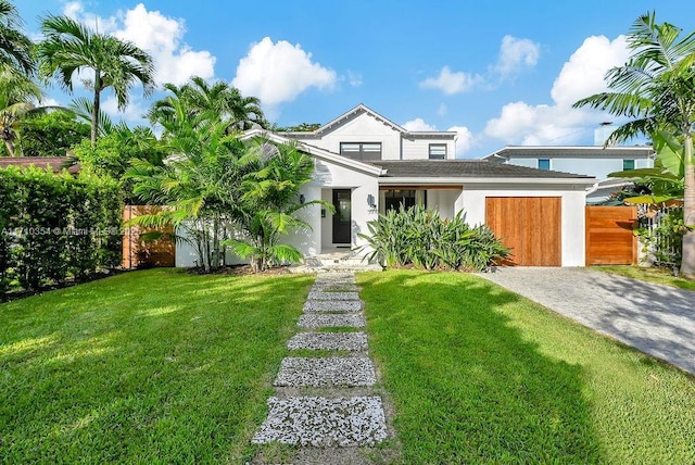 view of front of house featuring a front lawn