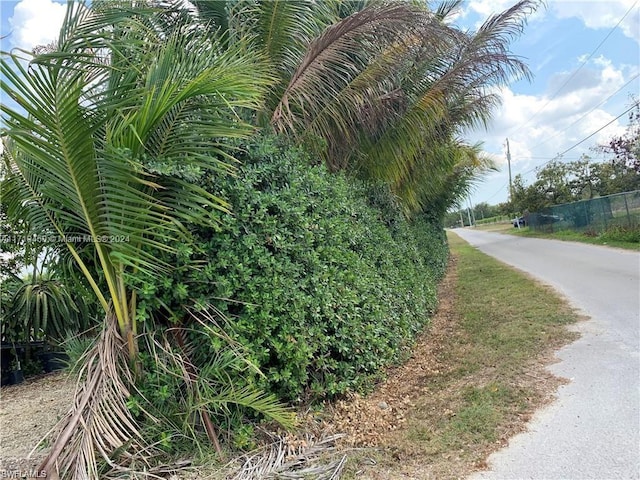 Listing photo 2 for 19785 SW 326th St, Homestead FL 33030