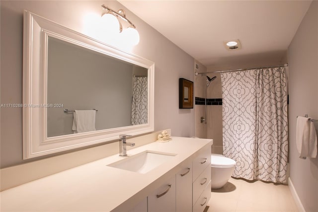 bathroom with curtained shower, vanity, and toilet