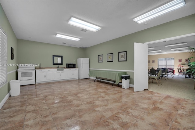 laundry room featuring sink