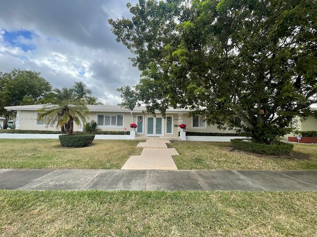 ranch-style house featuring a front lawn